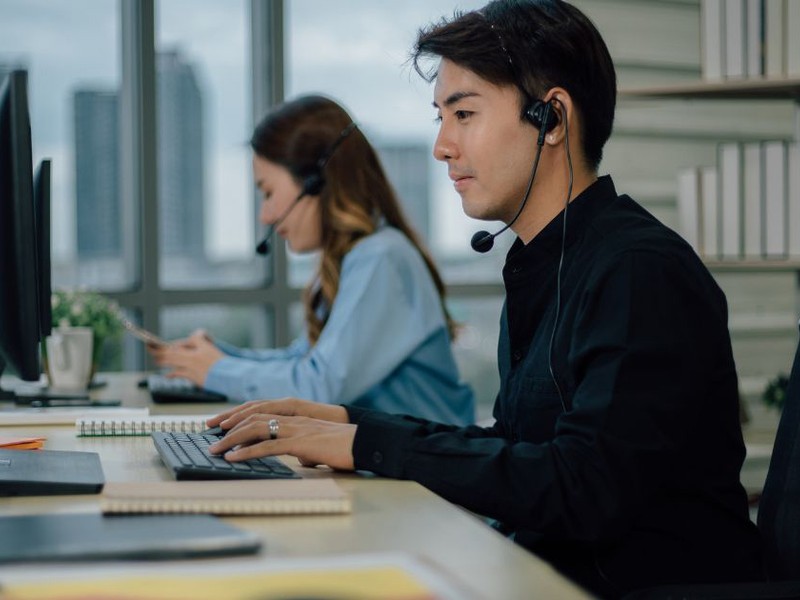 Hình ảnh chia sẻ mã giới thiệu qua mạng xã hội